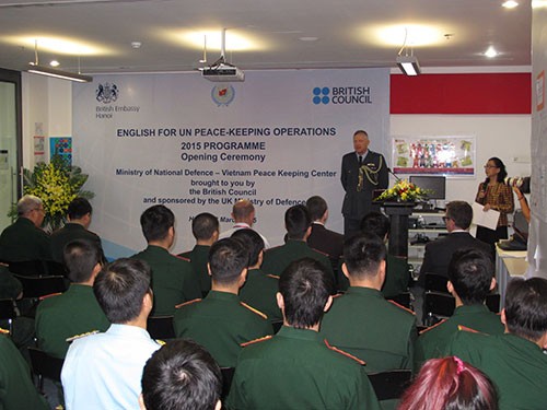 English course for Vietnamese army officers opens - ảnh 1